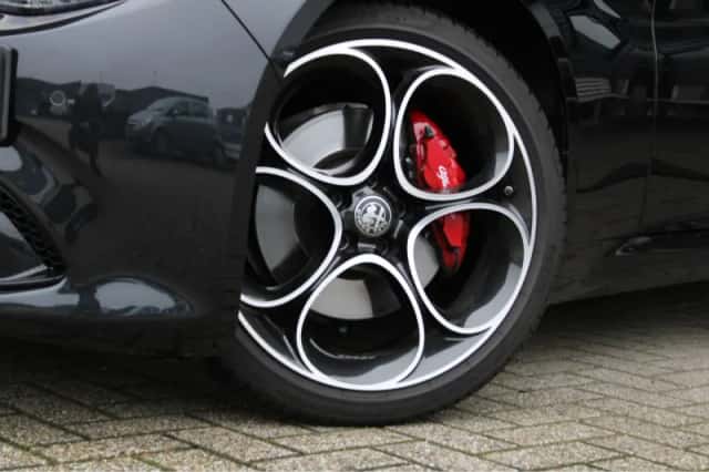 Alfa Romeo Giulia (2024) thumbnail 2