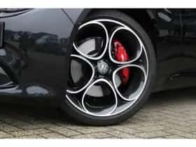 Alfa Romeo Giulia (2024) thumbnail 2