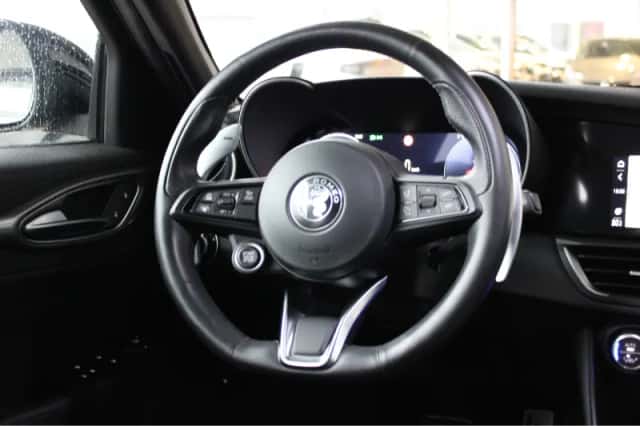 Alfa Romeo Giulia (2024) thumbnail 16