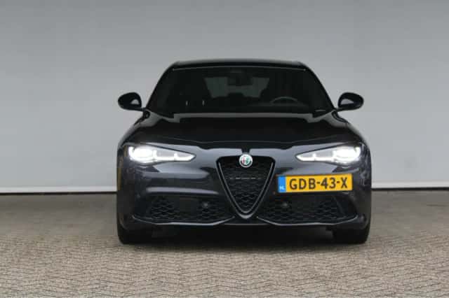 Alfa Romeo Giulia (2024) thumbnail 3
