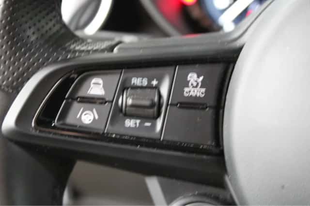 Alfa Romeo Giulia (2024) thumbnail 21