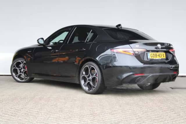 Alfa Romeo Giulia (2024) thumbnail 8