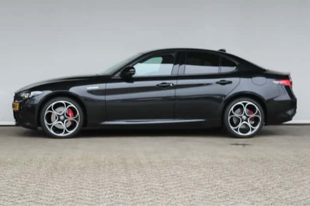Alfa Romeo Giulia (2024) thumbnail 9