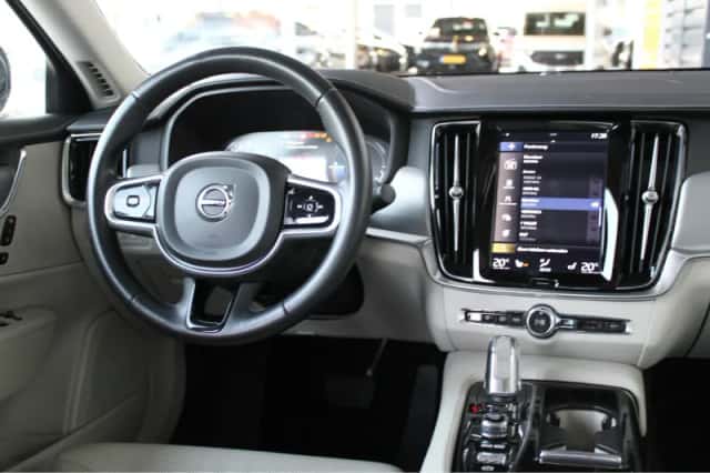 Volvo S90 (2018) thumbnail 16