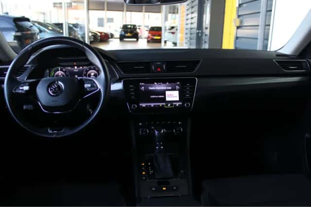 Škoda Superb (2020) thumbnail 16