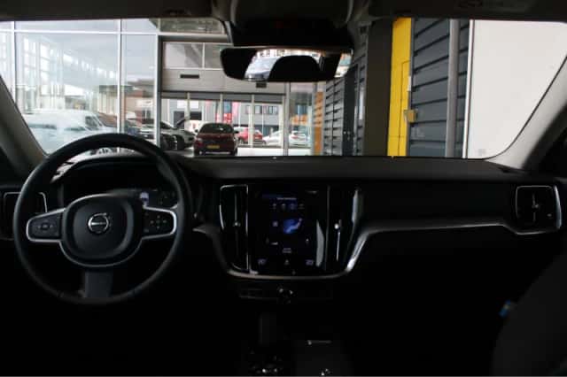 Volvo V60 (2021) thumbnail 16