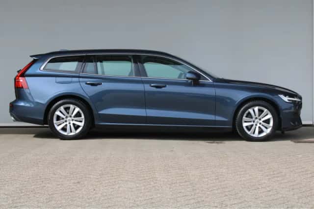 Volvo V60 (2021) thumbnail 4