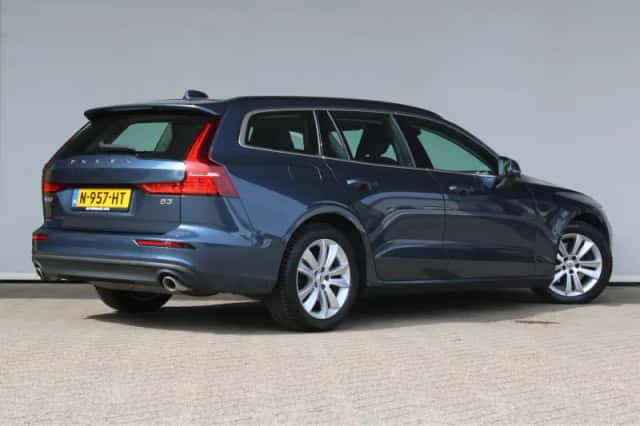 Volvo V60 (2021) thumbnail 5