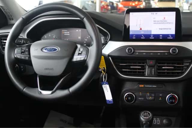 Ford Focus (2022) thumbnail 16