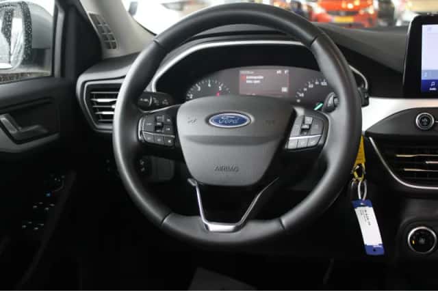 Ford Focus (2022) thumbnail 17