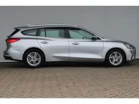 Ford Focus (2022) thumbnail 4