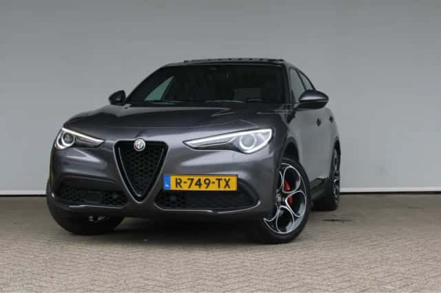 Alfa Romeo Stelvio (2022) thumbnail 1
