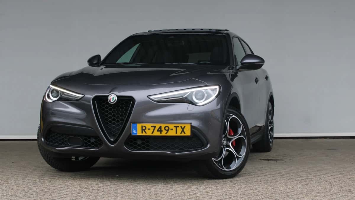 Alfa Romeo Stelvio (2022) — foto 1