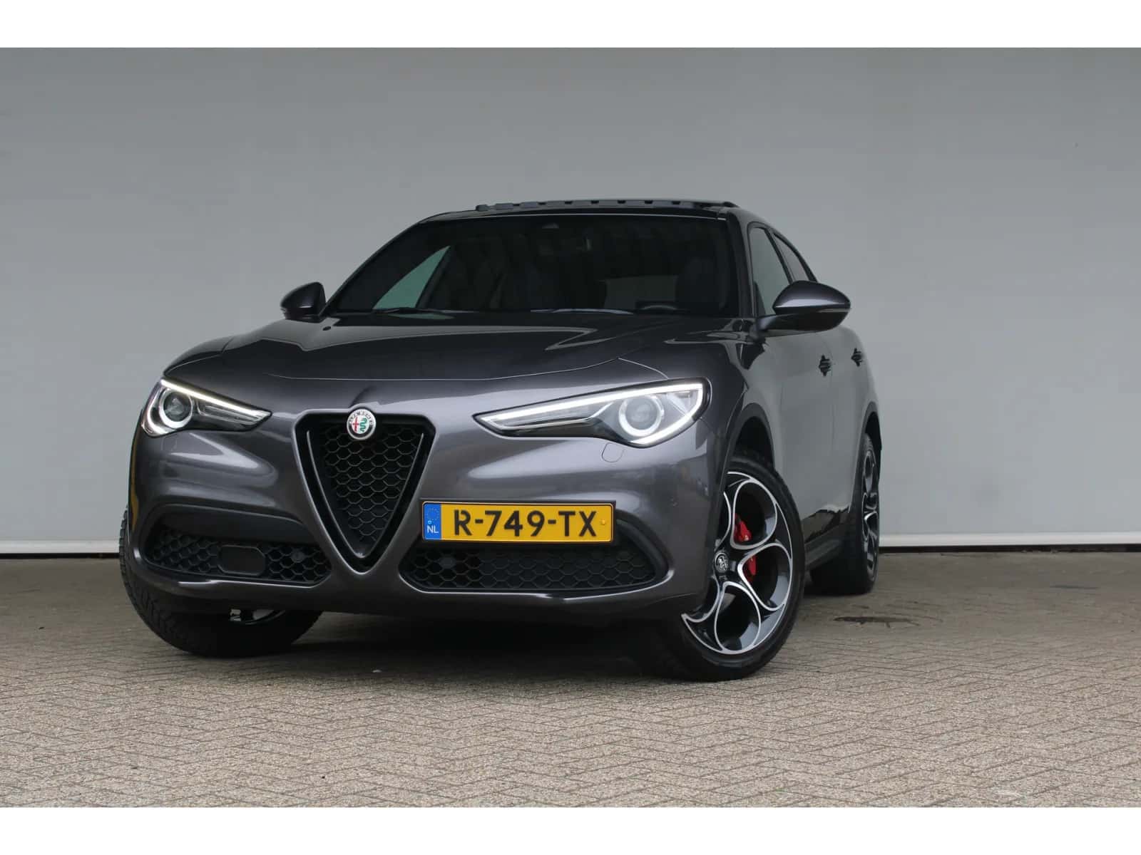 Alfa Romeo Stelvio (2022) — foto 1