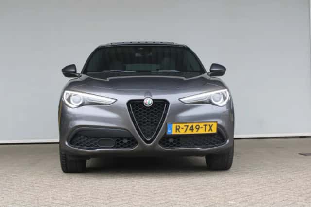 Alfa Romeo Stelvio (2022) thumbnail 2