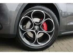 Alfa Romeo Stelvio (2022) thumbnail 11