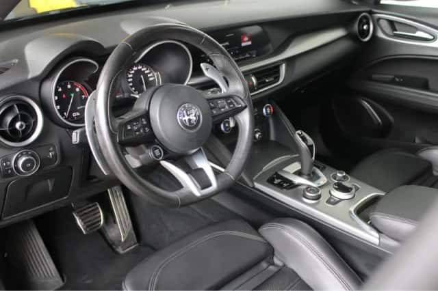 Alfa Romeo Stelvio (2022) thumbnail 22
