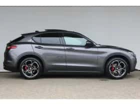 Alfa Romeo Stelvio (2022) thumbnail 4