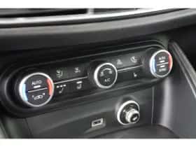 Alfa Romeo Stelvio (2022) thumbnail 40