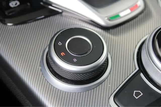 Alfa Romeo Stelvio (2022) thumbnail 43
