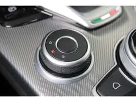 Alfa Romeo Stelvio (2022) thumbnail 43