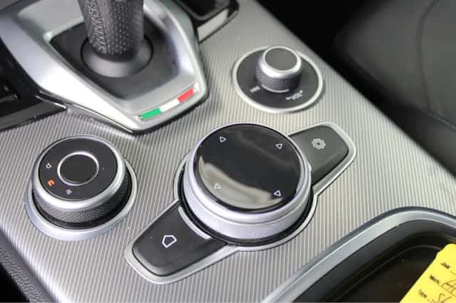 Alfa Romeo Stelvio (2022) thumbnail 44