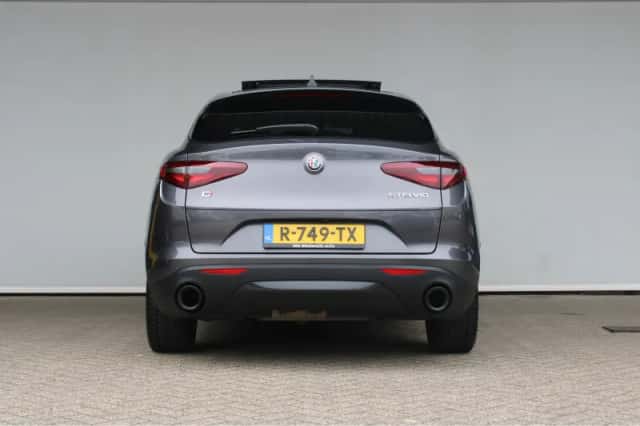 Alfa Romeo Stelvio (2022) thumbnail 6