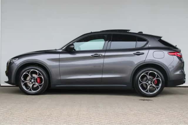 Alfa Romeo Stelvio (2022) thumbnail 8