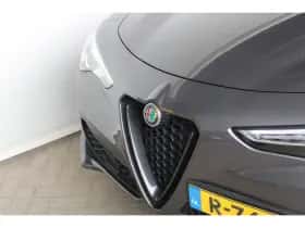Alfa Romeo Stelvio (2022) thumbnail 10