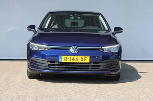 Volkswagen Golf (2022) thumbnail 2