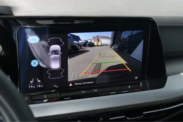 Volkswagen Golf (2022) thumbnail 22