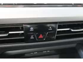 Volkswagen Golf (2022) thumbnail 24