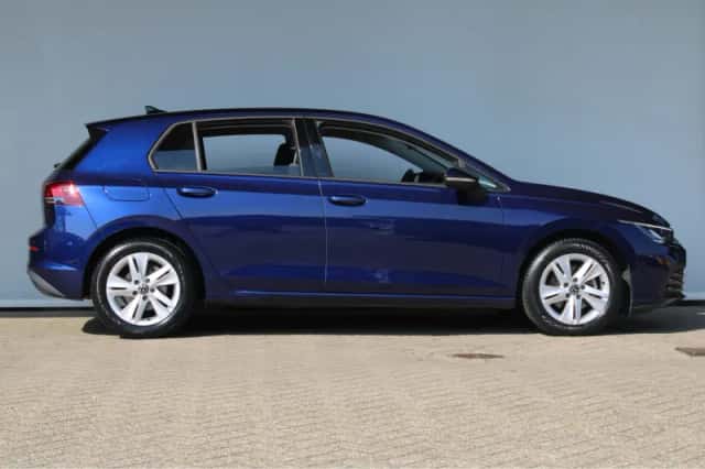 Volkswagen Golf (2022) thumbnail 4
