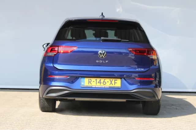 Volkswagen Golf (2022) thumbnail 6