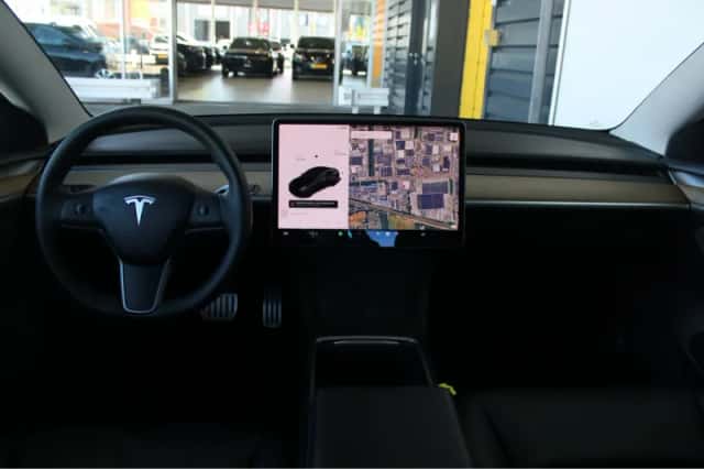 Tesla Model 3 (2021) thumbnail 16