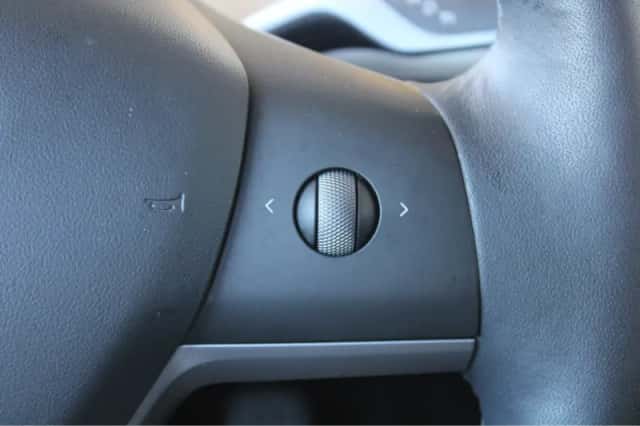 Tesla Model 3 (2021) thumbnail 24