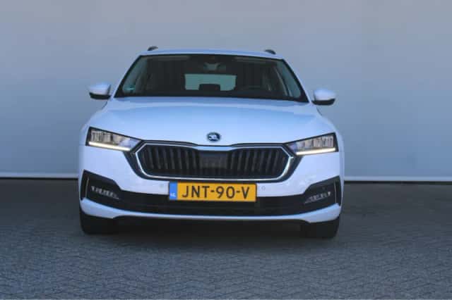 Škoda Octavia (2022) thumbnail 2