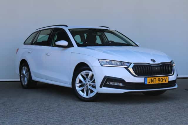 Škoda Octavia (2022) thumbnail 3
