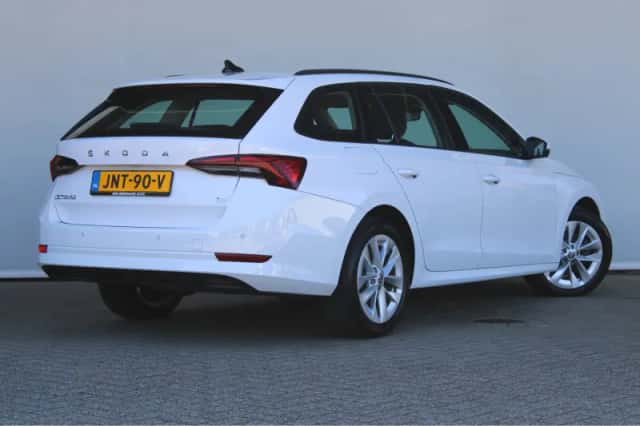 Škoda Octavia (2022) thumbnail 5