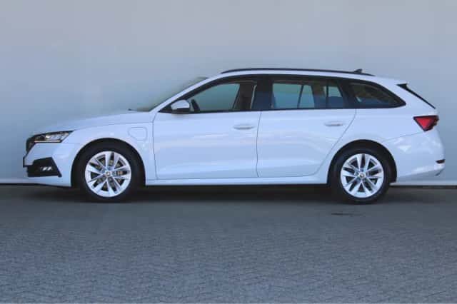 Škoda Octavia (2022) thumbnail 8