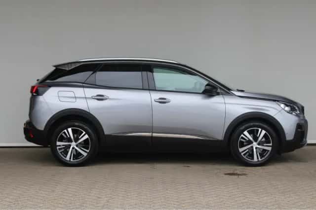 Peugeot 3008 (2019) thumbnail 4