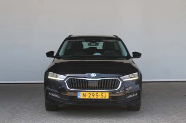 Škoda Octavia (2022) thumbnail 3