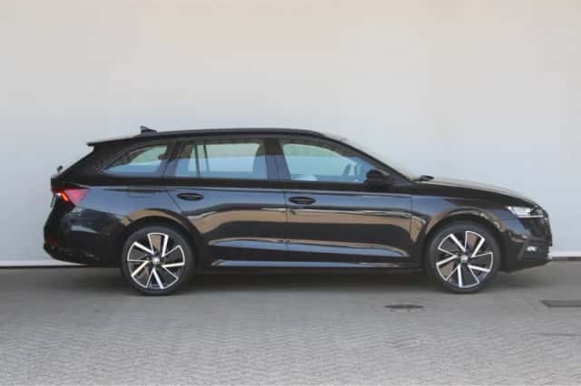 Škoda Octavia (2022) thumbnail 5