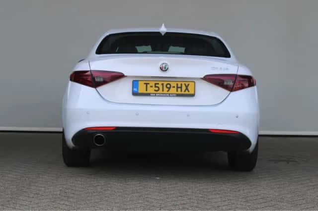 Alfa Romeo Giulia (2019) thumbnail 6