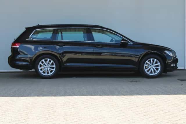 Volkswagen Passat (2017) thumbnail 4