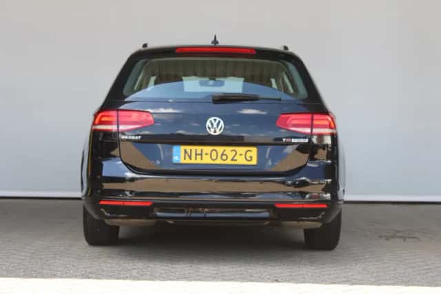 Volkswagen Passat (2017) thumbnail 6