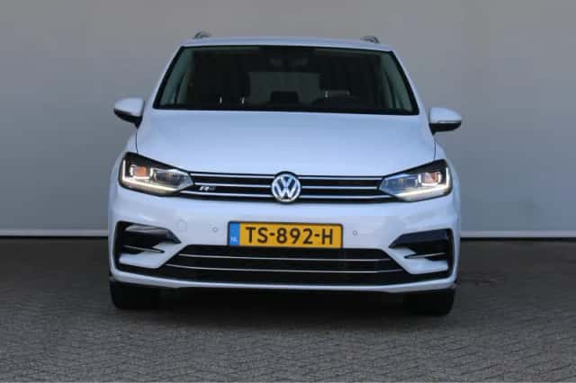 Volkswagen Touran (2017) thumbnail 2