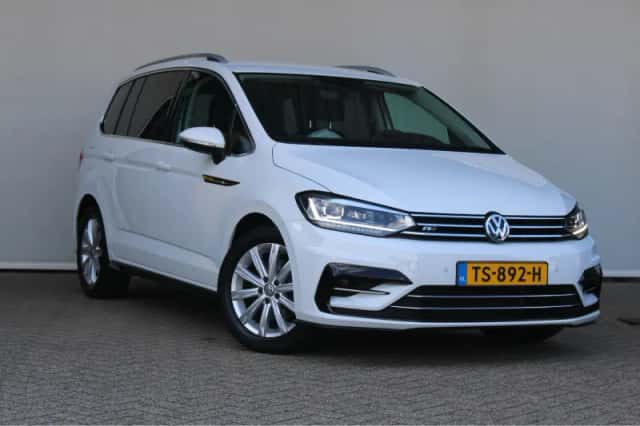 Volkswagen Touran (2017) thumbnail 3