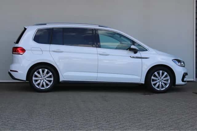 Volkswagen Touran (2017) thumbnail 4