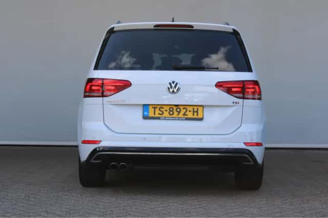 Volkswagen Touran (2017) thumbnail 6
